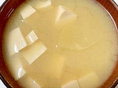 豆腐とはやと瓜の味噌漬けの味噌汁